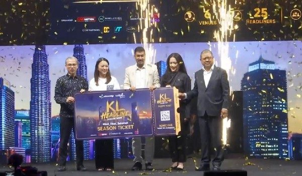 Menteri Komunikasi Datuk Fahmi Fadzil (kiri) di Majlis Prapelancaran Kempen Beli Tiket Selamat (BTS) - RTM