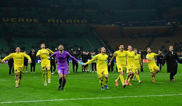 Bodo/Glimt's Nplayers celebrate their win at the end of the UEFA Champions League second-leg play-off football match between Inter Milan and Bodo/Glimt at San Siro stadium in Milan, northern Italy, on February 24, 2026. (Photo by PIERO CRUCIATTI / AFP)
