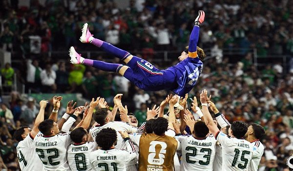 Soccer Football - FIFA World Cup 2026 - Group A - Czech Republic v Mexico - Estadio Azteca, Mexico City, Mexico - June 24, 2026 Mexico players throw Guillermo Ochoa in the air as they celebrate his first appearance in his sixth world cup REUTERS/Annegret Hilse