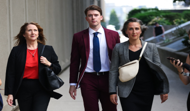 Carter Hart, salah seorang daripada lima yang dituduh meninggalkan Mahkamah London, Ontario selepas dibebaskan daripada pertuduhan serangan seksual / AFP