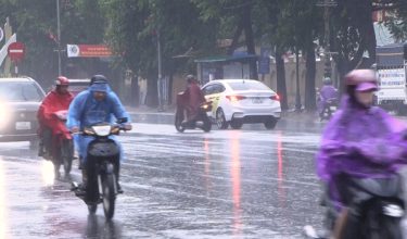 Taufan Kajiki dijangka membadai tengah Vietnam dengan kelajuan angin 160 kilometer sejam / Foto AFP