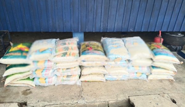 Sebahagian 688 kilogram beras Thailand pelbagai jenama yang dirampas Pasukan Gerakan Am (PGA) dalam Op Taring Wawasan Kelantan di Tumpat, Kelantan/Foto PGA Briged Tenggara