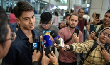 Jojo ditemui sebaik tiba di Lapangan Terbang Antarabangsa Kuala Lumpur (KLIA) hari ini/Foto BERNAMA