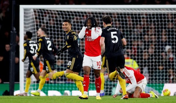 Eberechi Eze kelihatan hampa selepas Matheus Cunha dari Manchester United menjaringkan gol ketiga mereka / REUTERS