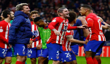 Para pemain Atletico Madrid meraikan kejayaan pasukan melangkah ke separuh akhir Piala Raja sepanyol / FOTO REUTERS