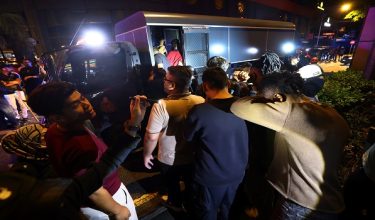 Seramai 98 individu diperiksa manakala 48 warga asing ditahan atas pelbagai kesalahan imigresen dalam satu operasi penguatkuasaan di sebuah pusat hiburan terkenal di Bukit Bintang, awal pagi tadi.

--fotoBERNAMA (2026) HAK CIPTA TERPELIHARA