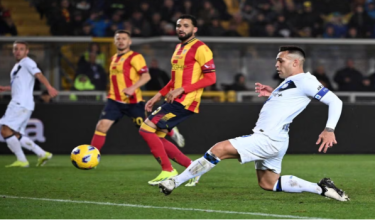Penyerang Inter Milan, Lautaro Martinez menjaringkan dua gol pada pertemuan menentang Lecce / Foto Reuters