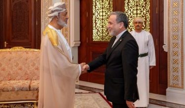 Menteri Luar Iran Abbas Araqchi menghadap Sultan Oman Sultan Haitham bin Tariq Al Said di Istana Al Baraka, Muscat, Oman/Foto REUTERS