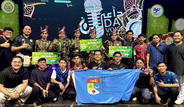 Kumpulan nasyid Universiti Kebangsaan Malaysia (UKM), Lasykar Khaleefah rangkul tiga anugerah di Pattani dalam pertandingan Dai Voice ASEAN/Foto UKM