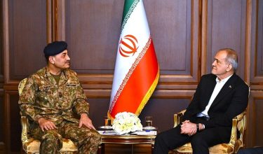 Iranian President Masoud Pezeshkian meets with Pakistan army chief Field Marshal Asim Munir, in Tehran, Iran, April 16, 2026.  The Inter-Services Public Relations (ISPR)/Handout via REUTERS ATTENTION EDITORS - THIS PICTURE WAS PROVIDED BY A THIRD PARTY. BEST QUALITY AVAILABLE. NO RESALES. NO ARCHIVES.