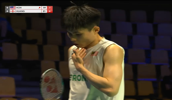 Pemain perseorangan negara, Justin Hoh pada aksi Piala Thomas 2026 menentang pemain England, Harry Huang.