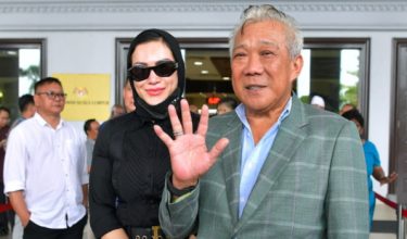 Datuk Seri Bung Moktar Radin dan isterinya Datin Seri Zizie Izette Abdul Samad/Foto fail BERNAMA