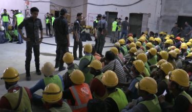 Jabatan Imigresen (JIM) Johor menyerbu sebuah tapak projek pembinaan, berdekatan Jalan Gangsa, Kawasan Perindustrian Pasir Gudang, Johor Bahru pada Jumaat