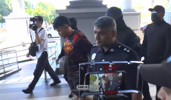 Muhammad Rafiqzam mengaku tidak bersalah di Mahkamah Majistret Kuala Lumpur hari ini atas pertuduhan menculik seorang kanak-kanak perempuan berusia 11 tahun