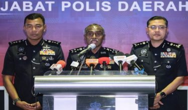 Pengarah Jabatan Siasatan Jenayah (JSJ) Bukit Aman Datuk M. Kumar (dua kanan) ketika sidang media di IPD Kajang - Foto BERNAMA