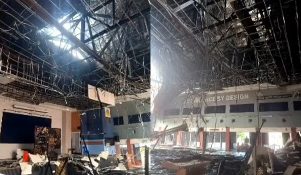 ahagian bumbung dewan perhimpunan di Maktab Rendah Sains MARA (MRSM) 
Kuantan musnah akibat kebakaran