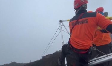 Mayat wanita warga Brazil, Juliana Marins yang maut selepas terjatuh ketika mendaki Gunung Rinjani ditemukan pada Rabu./REUTERS