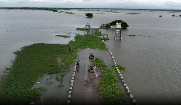 Tiga siklon tropika, mengakibatkan banjir kilat dan tanah runtuh sejak minggu lalu.