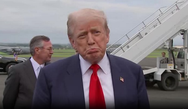 Trump mendakwa dana bantuan itu dikumpulkan menerusi konsert amal "FireAid".
