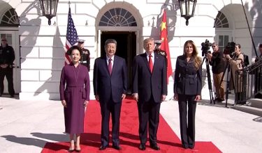 Peng Liyuan (kiri), Xi Jinping, Donald Trump dan Melania Trump (kanan)/ REUTERS