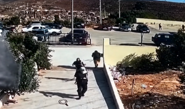 Rakaman kamera litar tertutup (CCTV) yang disiarkan penyiar kerajaan Jordan, Al-Mamlaka, menunjukkan detik sekumpulan lelaki bersenjata menyerang sebuah gereja Ortodoks Greek di perkampungan Hammoud, wilayah Karak, Jordan. (GAMBAR)