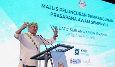 SEMENYIH, 27 Jan -- Perdana Menteri Datuk Seri Anwar Ibrahim menyampaikan ucapan pada Majlis Peluncuran Pembangunan Prasarana Awam Semenyih di Jalan Sungai Pening hari ini.

--fotoBERNAMA (2026) HAK CIPTA TERPELIHARA

SEMENYIH,  Jan 27  Prime Minister Datuk Seri Anwar Ibrahim delivers a speech at the launch of the Semenyih Public Infrastructure Development at Jalan Sungai Pening today.

--fotoBERNAMA (2026) COPYRIGHT RESERVED