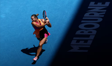Pemain tenis No. 1 dunia, Aryna Sabalenka mara ke saingan separuh akhir Terbuka Australia selepas menewaskan Iva Jovic pada aksi suku akhir hari ini./REUTERS