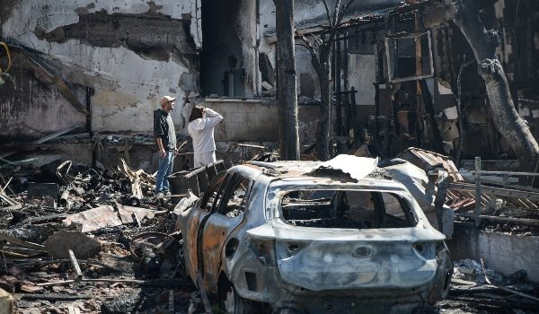 sebuah kediaman yang musnah akibat serangan roket oleh Hizbullah/Foto REUTERS