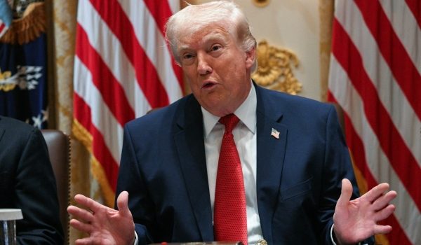 Presiden AS Donald Trump bercakap pada mesyuarat Kabinet di White House/Foto AFP