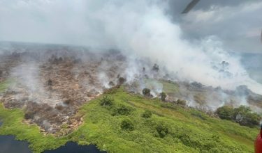 JBPM melaksanakan sebanyak 62 kali ‘water bombing’ bersamaan dengan 124,000 liter air sepanjang dua hari operasi yang dilaksanakan/Foto Bomba Miri