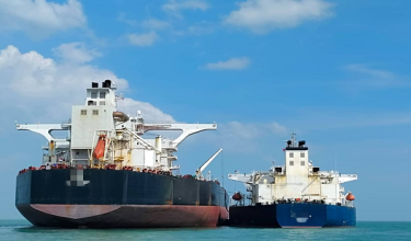 Dua kapal disyaki sedang melakukan aktiviti 'ship to ship' (STS) yang mencurigakan di kedudukan tiga batu nautika selatan Tanjung Dahan.