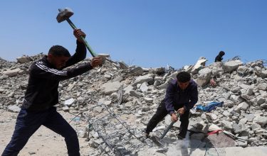 Palestinian workers break up concrete while working on rubble in Khan Younis, southern Gaza Strip, April 19, 2026. REUTERS/Ramadan Abed