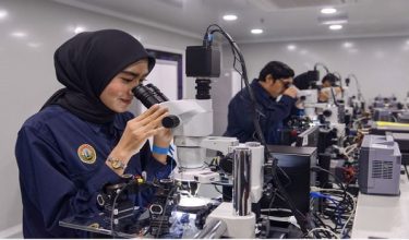 Pelajar di pusat pengajian tinggi dinasihat untuk mengurus kewangan dengan bijak. /Foto BERNAMA