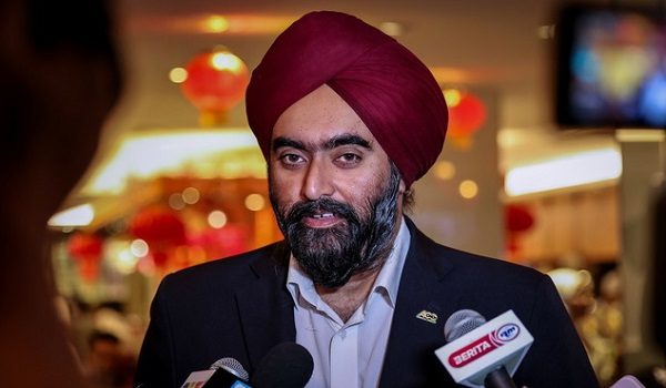 2704 SKN AMARJIT DUNIA New