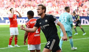 Soccer Football - Bundesliga - 1. FSV Mainz 05 v Bayern Munich - MEWA Arena, Mainz, Germany - April 25, 2026 Bayern Munich's Harry Kane celebrates after Jamal Musiala scores their third goal REUTERS/Kai Pfaffenbach DFL REGULATIONS PROHIBIT ANY USE OF PHOTOGRAPHS AS IMAGE SEQUENCES AND/OR QUASI-VIDEO.     TPX IMAGES OF THE DAY