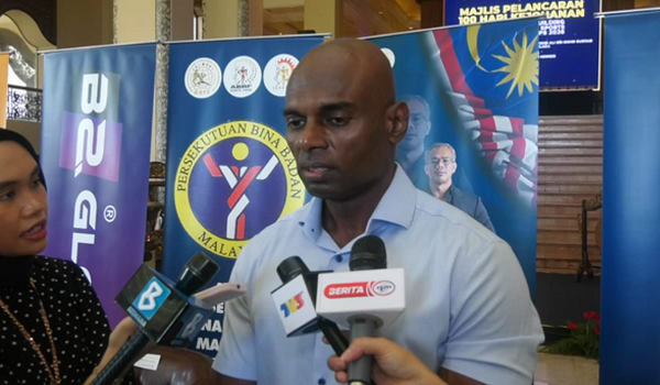 Jurulatih bina badan kebangsaan, Datuk Syarul Azman Mahen Abdullah.