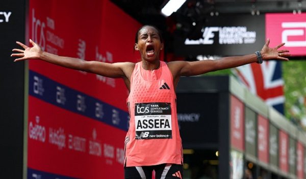 Athletics - London Marathon - London, Britain - April 26, 2026 Ethiopia's Tigst Assefa celebrates after winning the women's elite race REUTERS/Matthew Childs