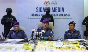 Timbalan Ketua Pengarah Kastam (Penguatkuasaan dan Pematuhan), Datuk Sazali Mohamad ketika sidang media di Cawangan Narkotik Ibu Pejabat Jabatan Kastam Diraja Malaysia (JKDM) di Kampung Jijan pada Jumaat/Foto BERNAMA