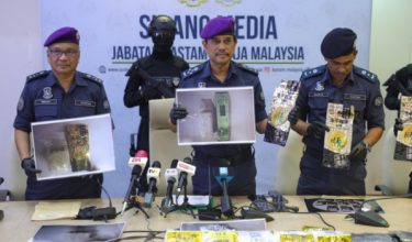 JKDM menumpaskan sindiket penyeludupan dan pengedaran dadah jenis Methamphetamine, ketamine dan Cannabis dalam ketiga-tiga modus operandi ini yang bernilai lebih RM2.4 Juta dengan anggaran berat sebanyak 70kg/Foto BERNAMA