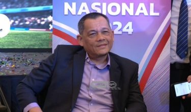 Datuk Hamidin menjawab pertanyaan wartawan ketika sidang media Majlis Pelancaran Liga Wanita Nasional (LWN) musim 2024 di Lalaport, Bukit Bintang City Centre (BBCC)