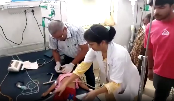 Mangsa dibawa ke hospital untuk rawatan.
