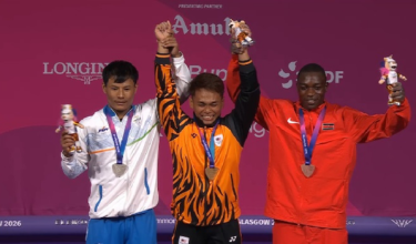 Mohamad Aniq Kasdan (tengah)