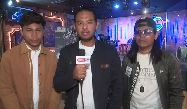 Album sulung Bahtera 'Aura Cintaku' menampilkan 10 lagu yang mengetengahkan tema cinta, kesetiaan dan pengorbanan. Foto- RTM.