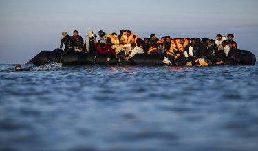 Sejak Januari, sejumlah 32,000 migran direkodkan telah tiba di Britain dengan menaiki bot kecil/ Foto AFP