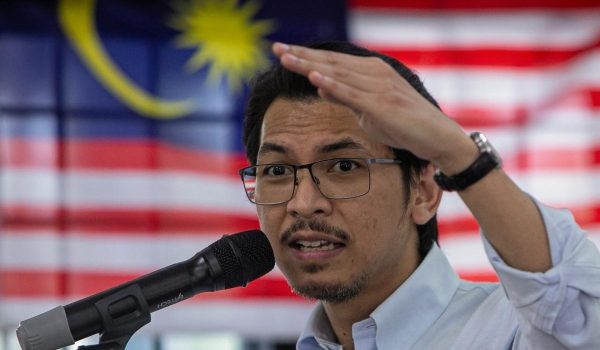 IPOH, 6 Mac -- Setiausaha Politik kepada Menteri Kewangan, Muhammad Kamil Abdul Munim berucap ketika hadir pada  Majlis Penyerahan Motosikal di bawah Inisiatif Sejahtera MADANI di Dewan Komuniti Sungai Tapah hari ini.

--fotoBERNAMA (2026) HAK CIPTA TERPELIHARA