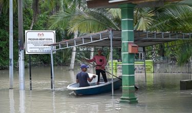 Keadaan banjir di Manjung, Perak/ BERNAMA