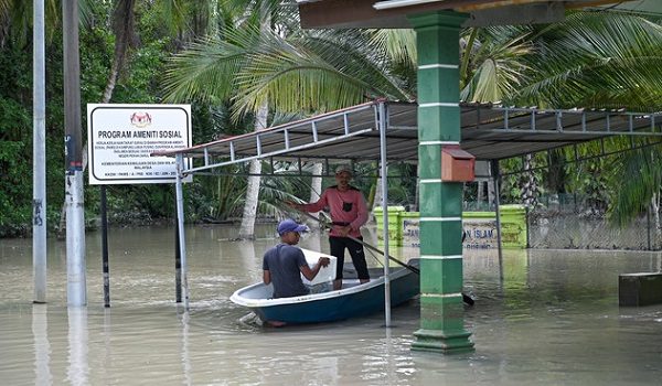 Keadaan banjir di Manjung, Perak/ BERNAMA