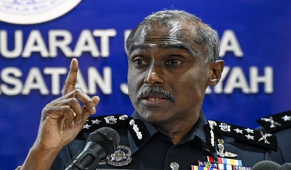 KUALA LUMPUR, 29 Dis -- Pengarah Jabatan Siasatan Jenayaah (JSJ) Bukit Aman Datuk M. Kumar bercakap mengenai kejayaan melumpuhkan kegiatan Geng Rusaboy menerusi operasi khas iaitu Op Tiga pada sidang media di Ibu Pejabat Polis Bukit Aman hari ini.

--fotoBERNAMA (2025) HAK CIPTA TERPELIHARA