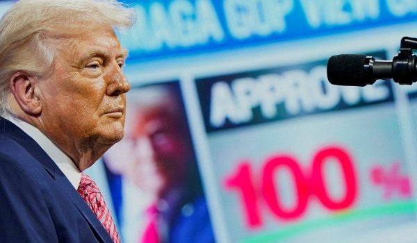 Presiden Amerika Syarikat, Donald Trump, menyampaikan ucapan pada sidang kemuncak Future Investment Initiative (FII) Institute di Faena Forum, Miami Beach, Florida/Foto REUTERS