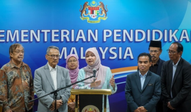 Menteri Pendidikan Fadhlina Sidek bercakap pada sidang media Anugerah Sastera Negara ke-16 di Kementerian Pendidikan Malaysia/ BERNAMA
